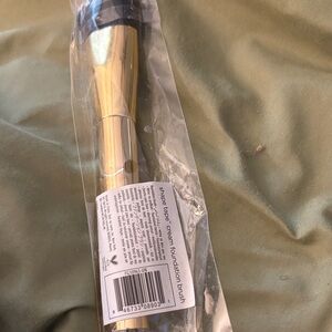 Shape tape cream foundation brush
